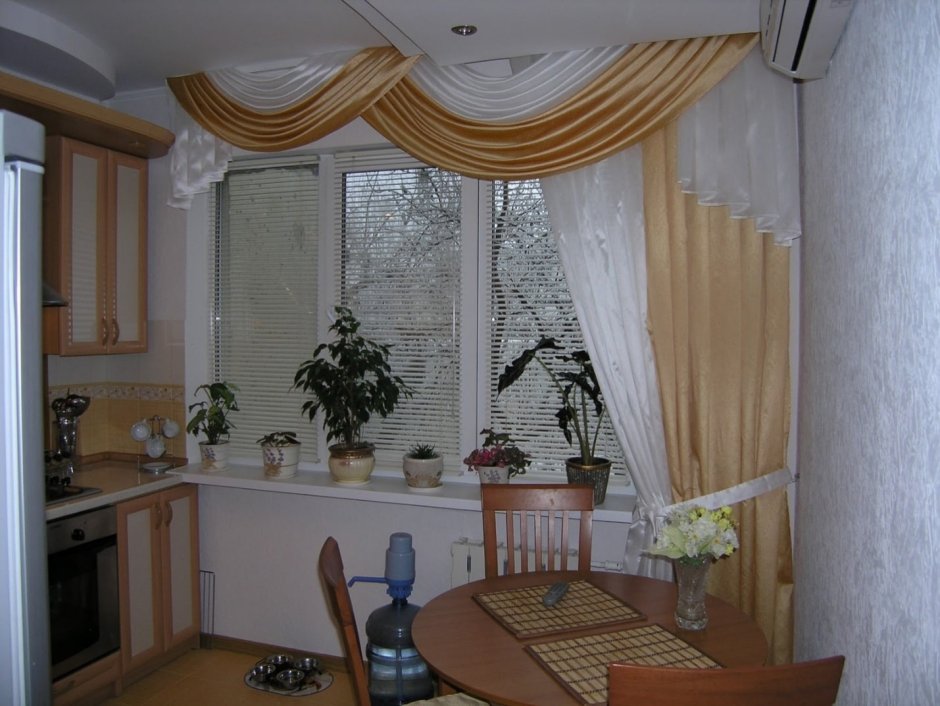 Интерьер кухни с окном в стиле Прованс
