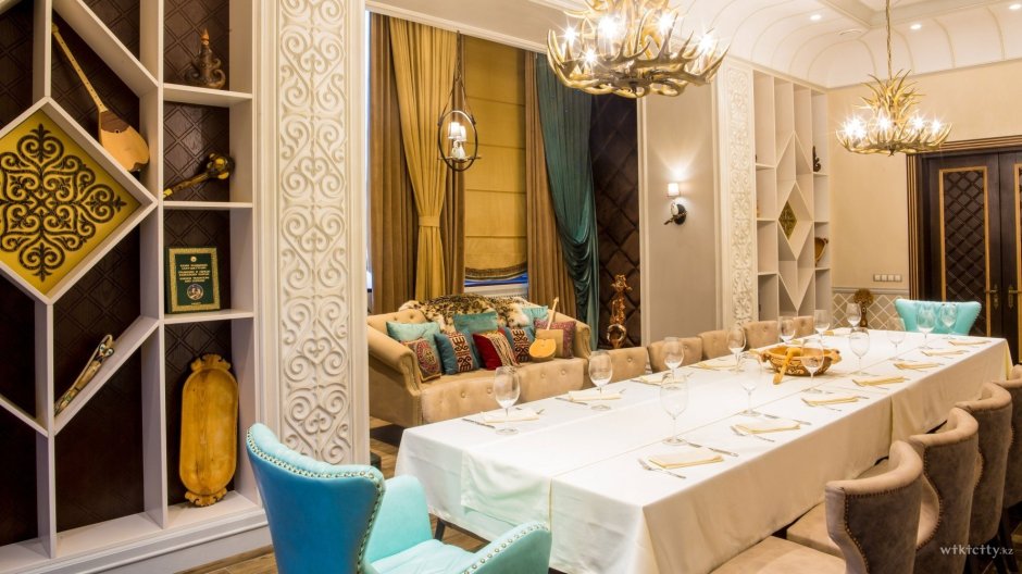 Зал в казахском стиле