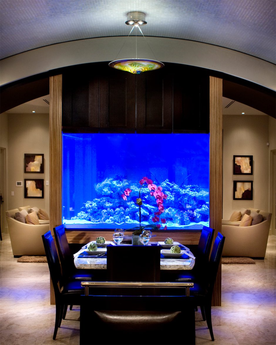 Гостиная с аквариумом