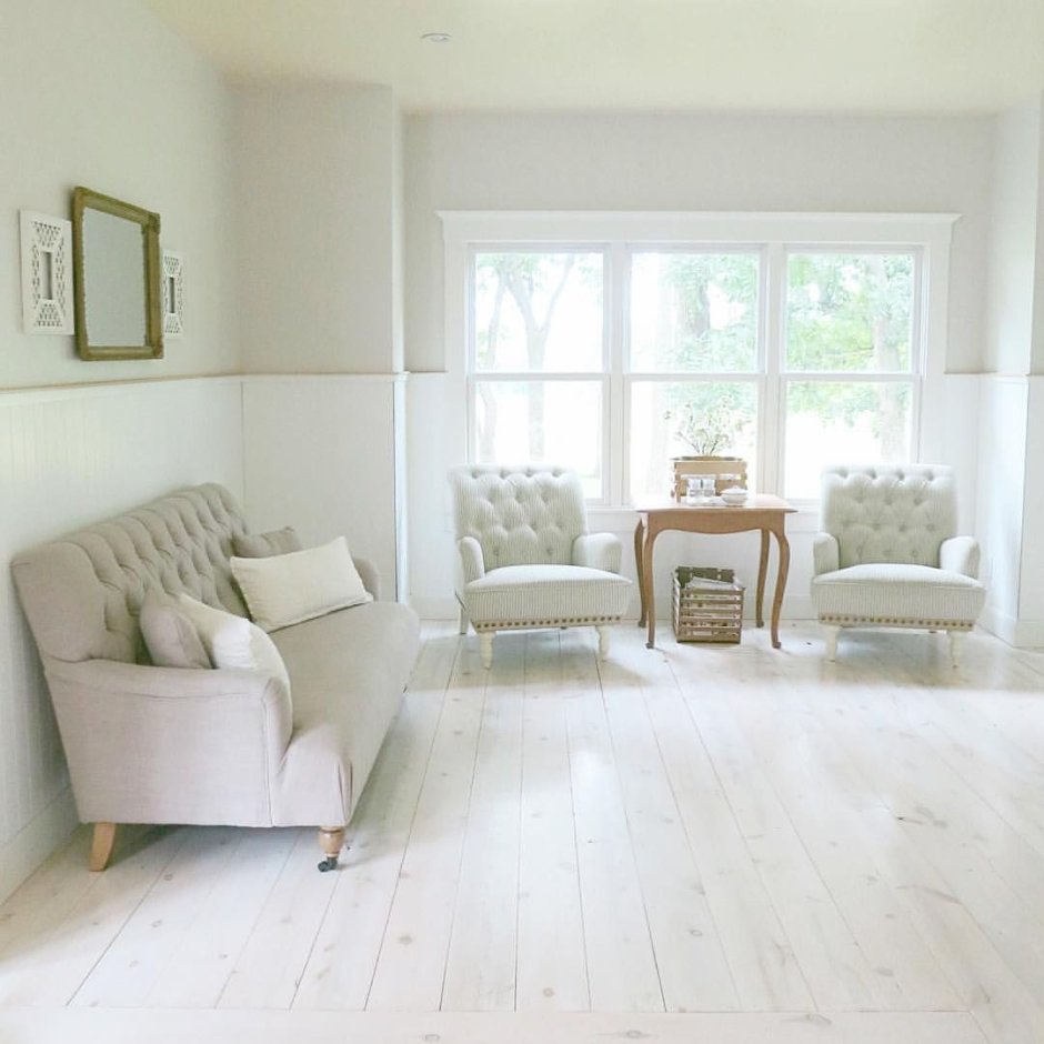Белый деревянный пол
