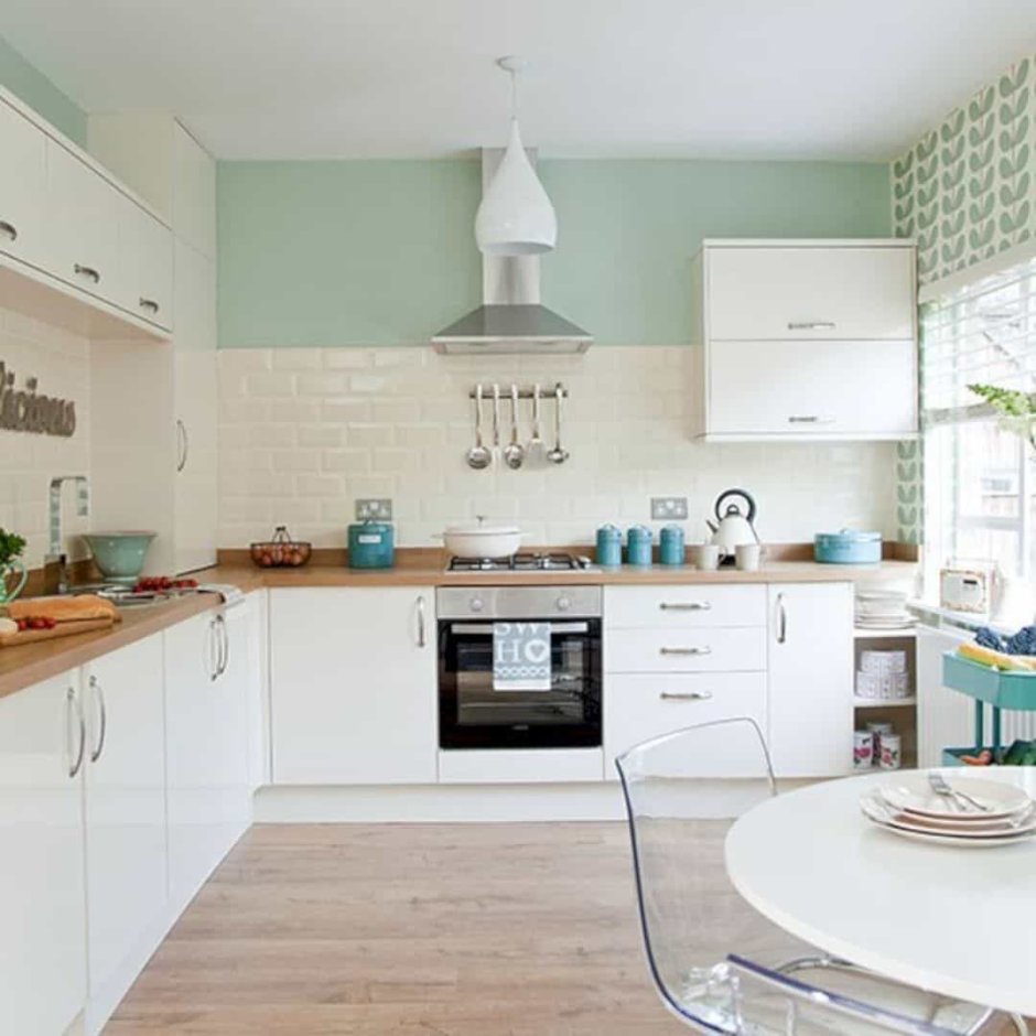 Белая кухня зеленые стены (59 фото)