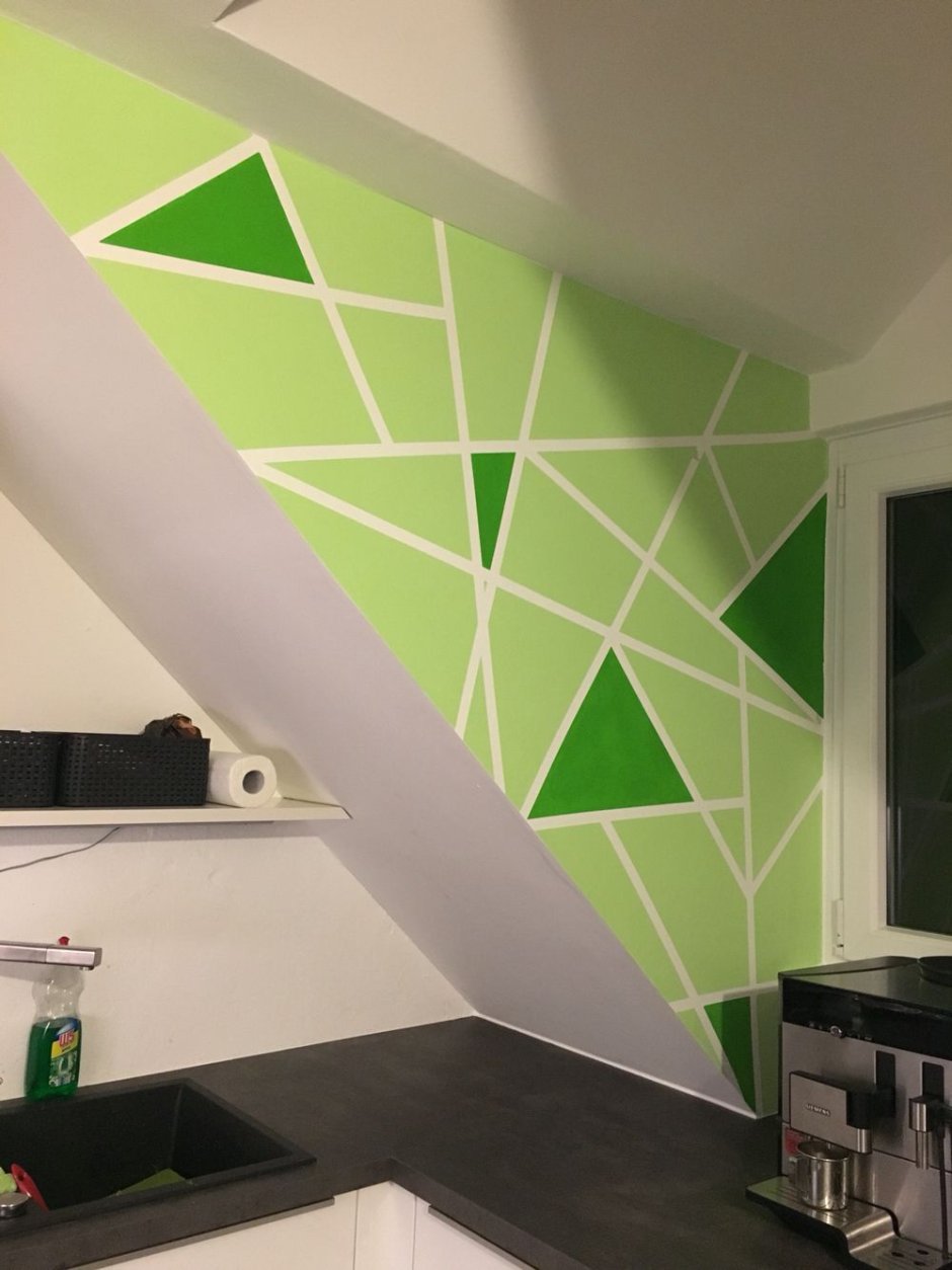 Геометрия на стенах зеленая