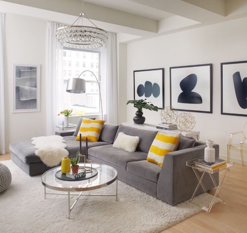 Скандинавский стиль в интерьере с желтым диваном