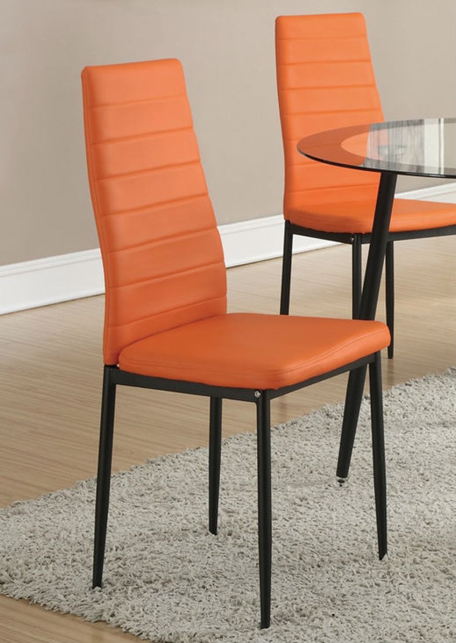 Оранжевый стул