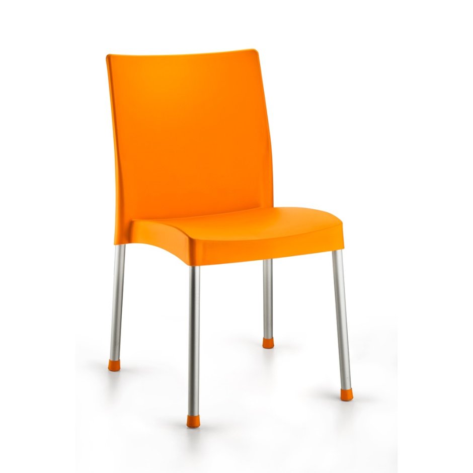 Оранжевый стул рейками