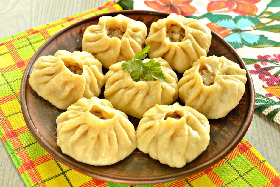 Персонал кафе национальной татарской кухни