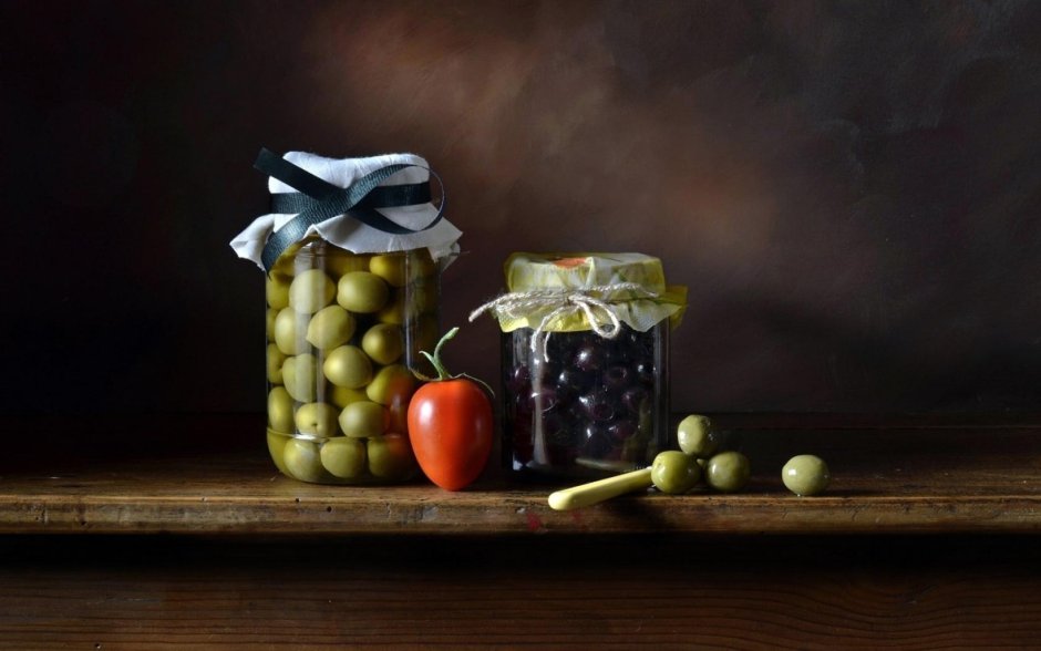 Натюрморт с оливками
