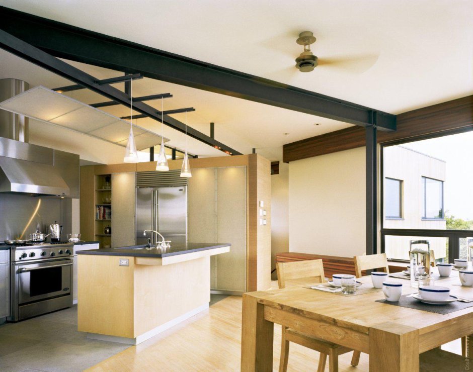 Многоуровневый потолок в кухне гостиной