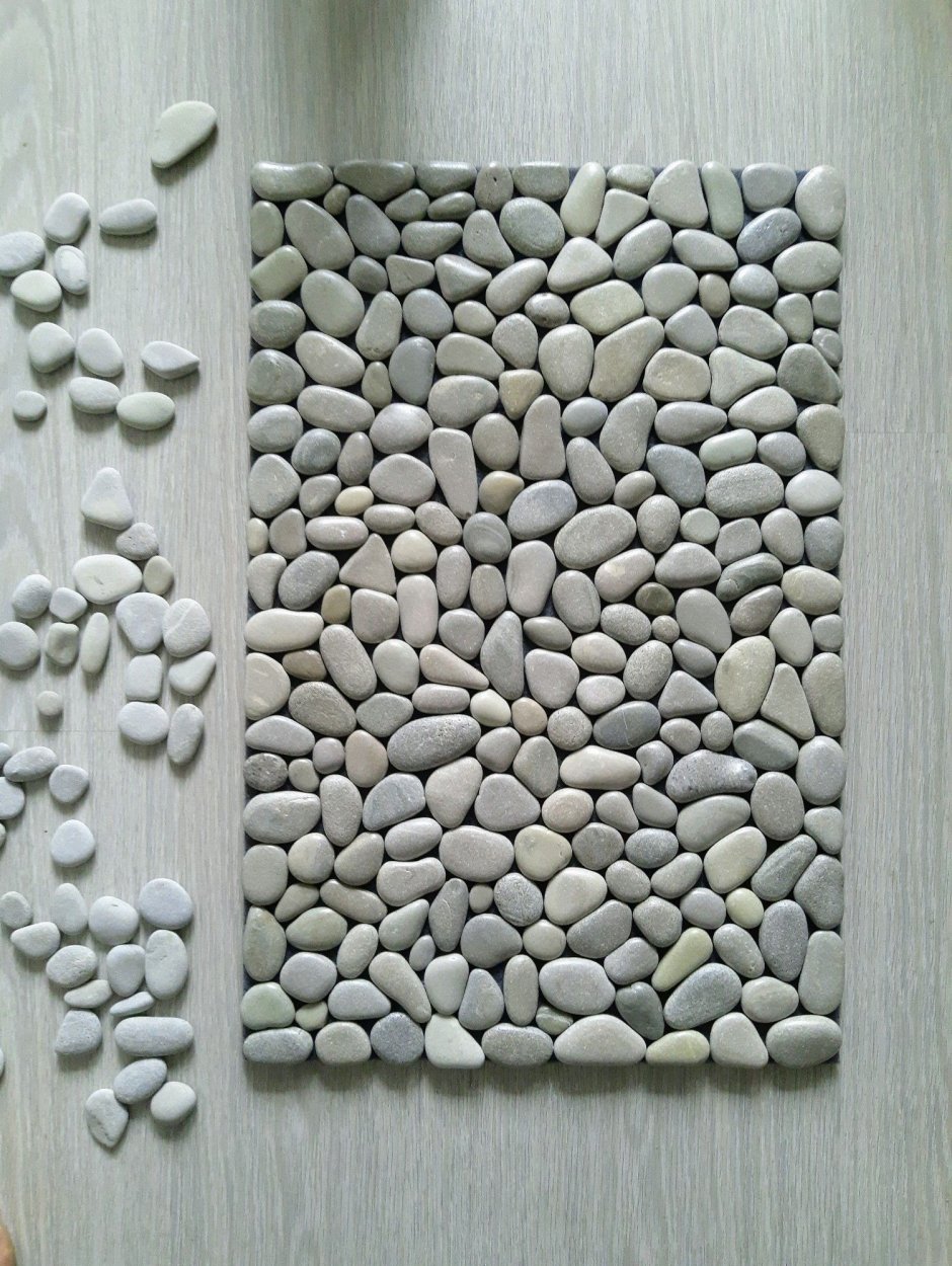 Коврик из белой гальки