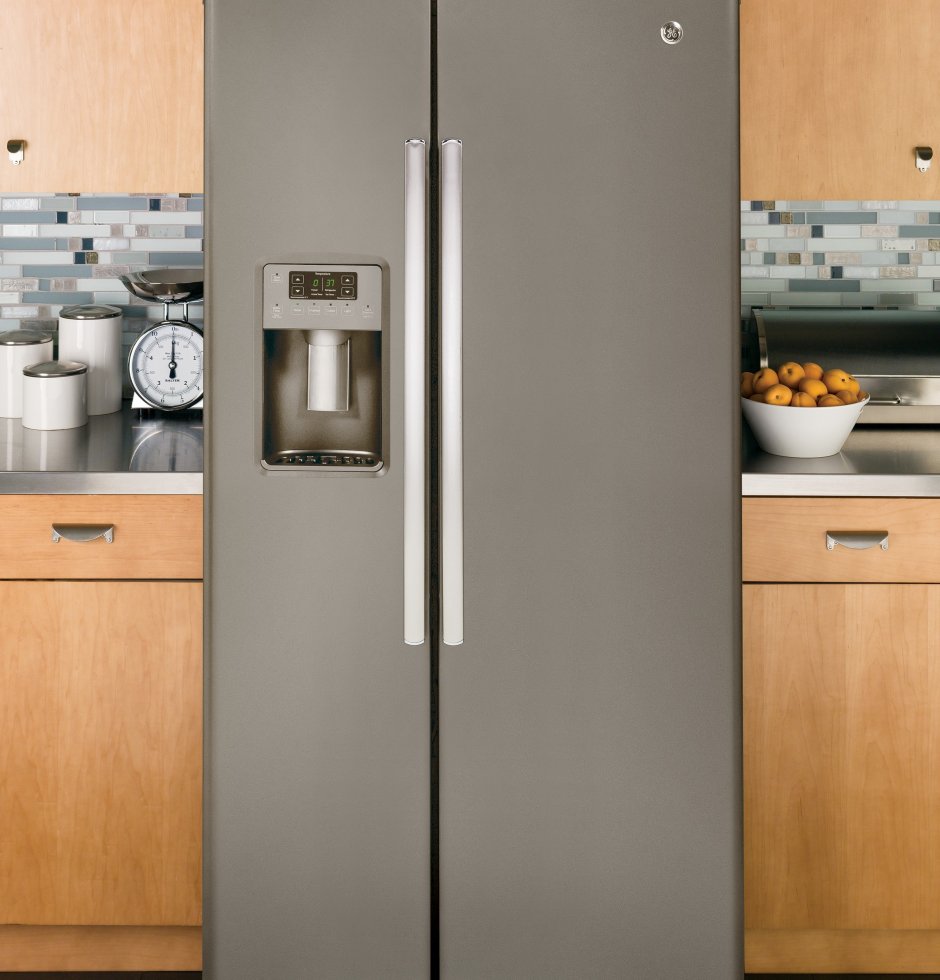 Двухстворчатый холодильник в интерьере (62 фото)