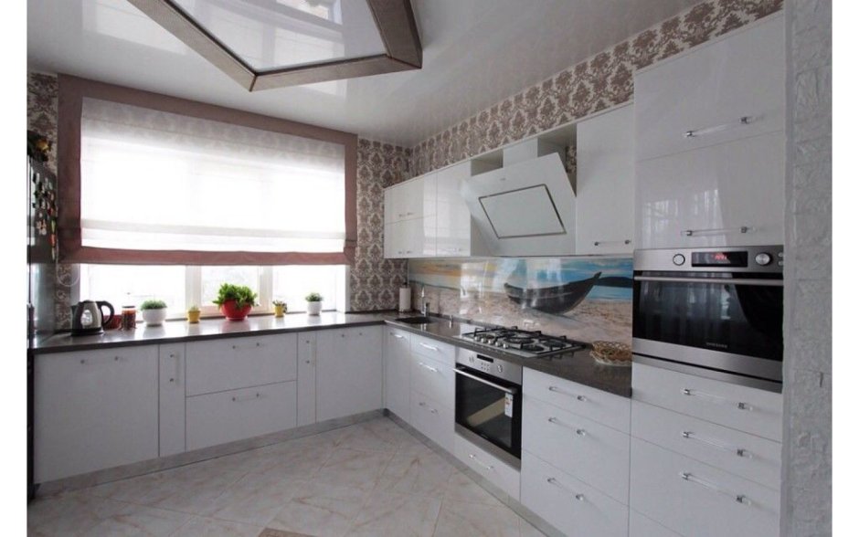 Белая кухня с окном (73 фото)