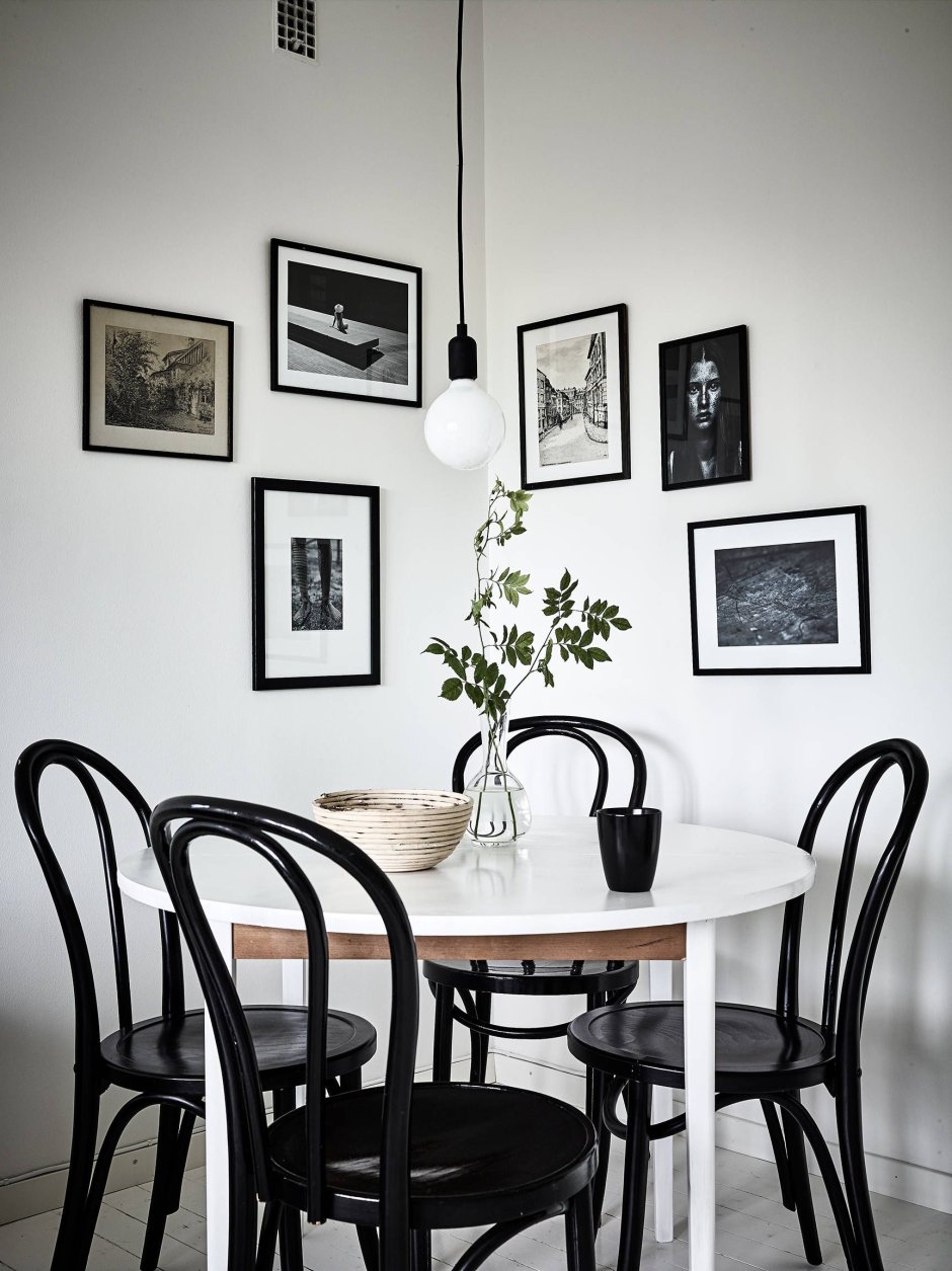 Круглый стол в интерьере кухни