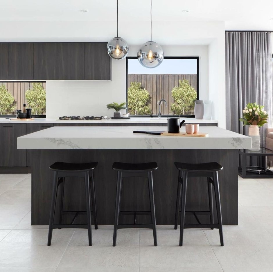 Полки над барной стойкой