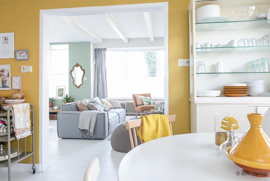 Гостиная в цвете охра