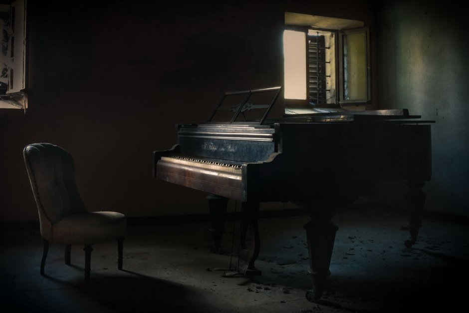 Пианино в темноте