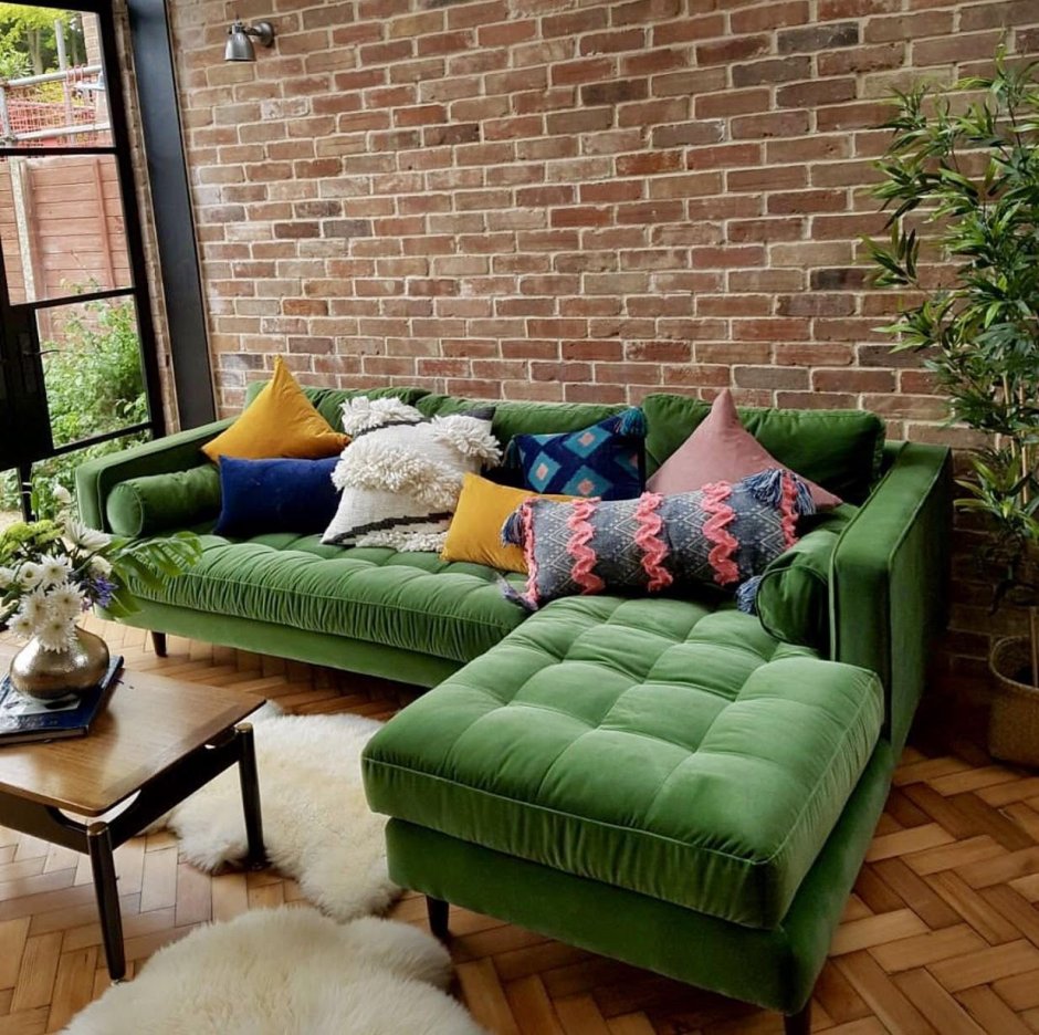 Зеленый диван в стиле лофт