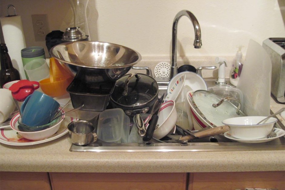 Гора грязной посуды