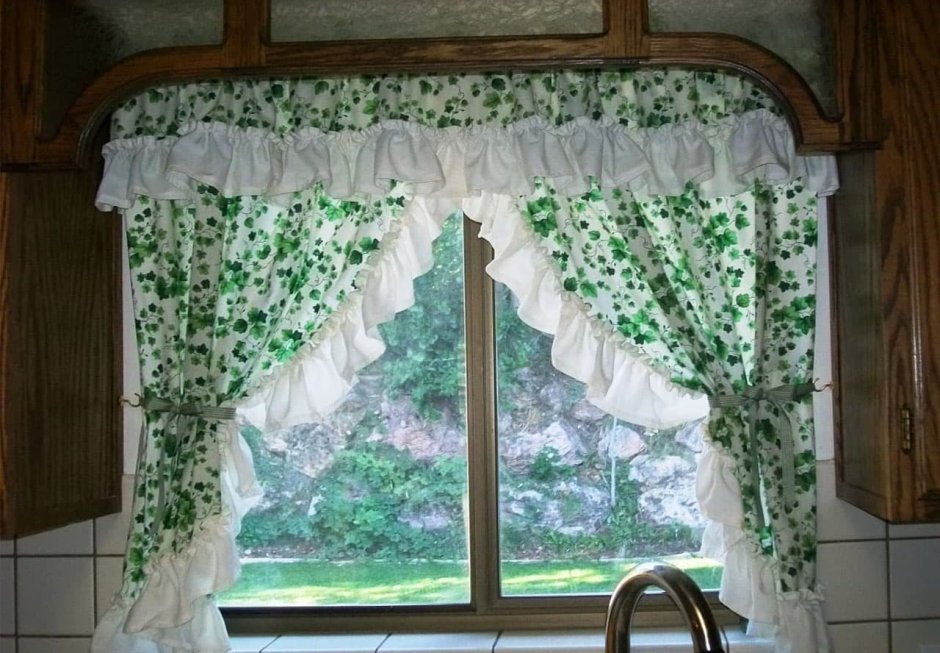 Ламбрекен на кухню в стиле Кантри