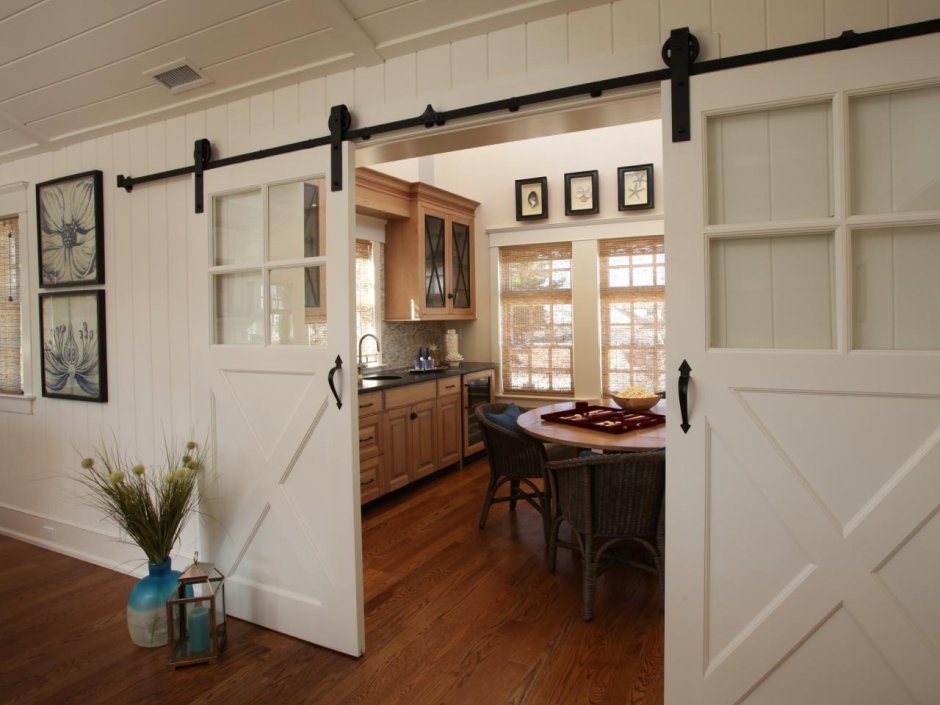 Двери на рейлингах