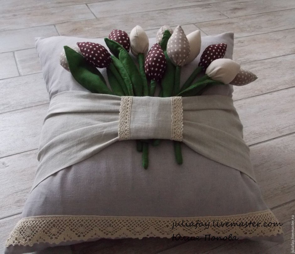 Декоративные подушки на диван в интерьере