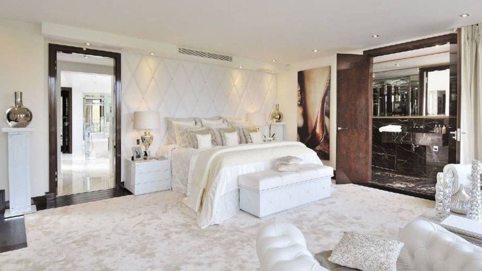 Спальня в современном стиле с мрамором
