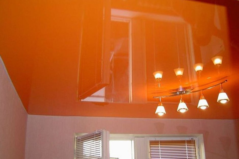 Натяжные потолки оранжевые