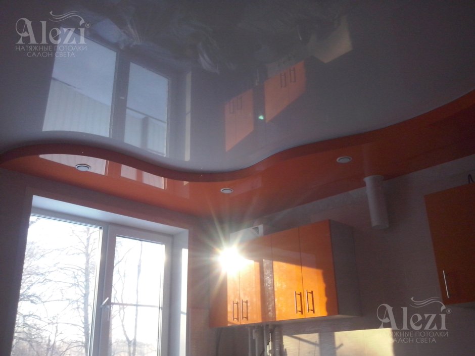 Матовый оранжевый потолок