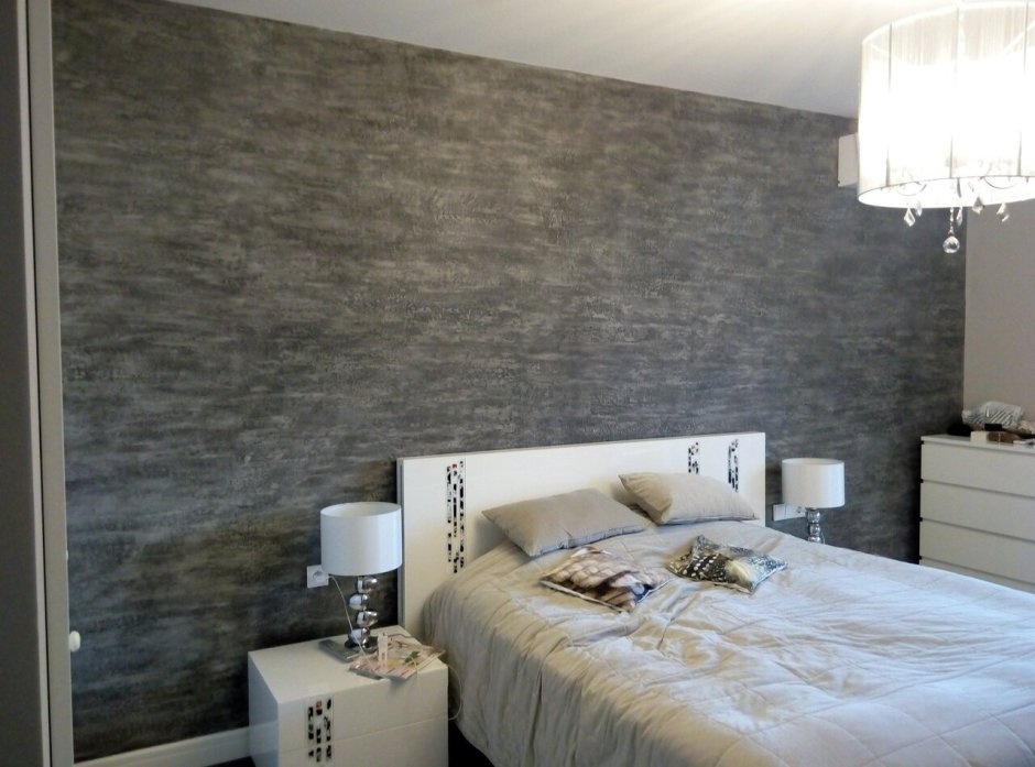 Декоративный бетон в интерьере спальни