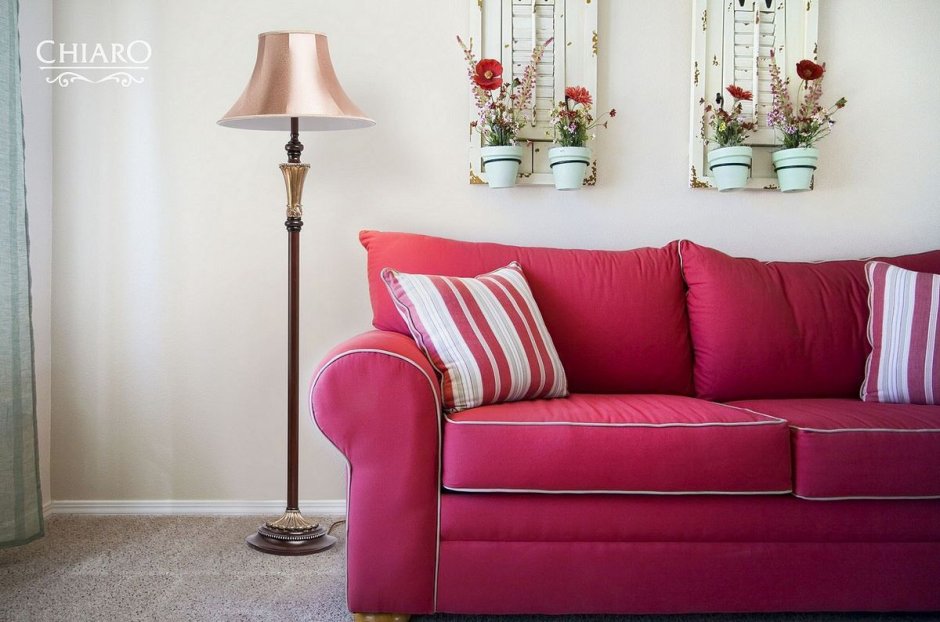 Цвет фуксия в интерьере гостиной