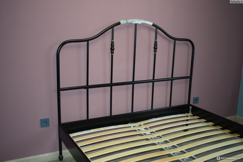 Спальня с двумя кроватями