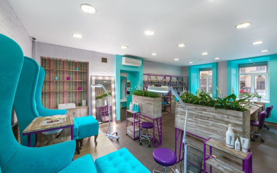 Интерьер студии маникюра и педикюра