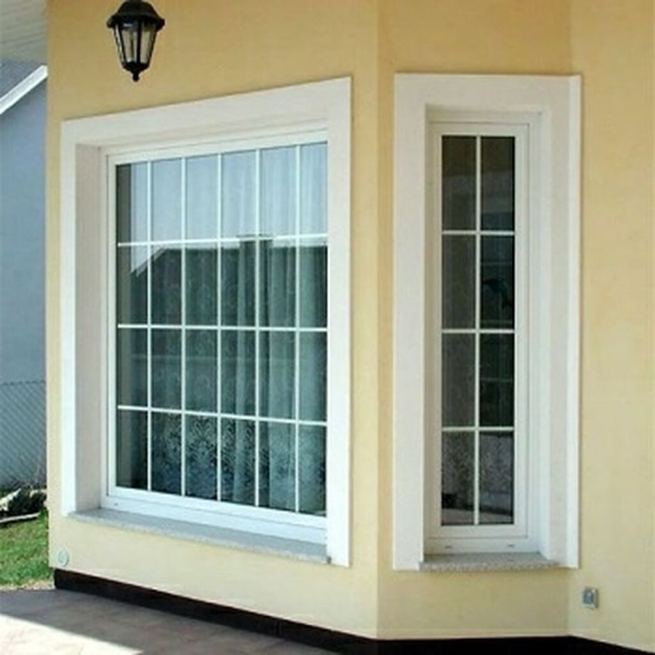 Окна с шпросами в фасаде дома