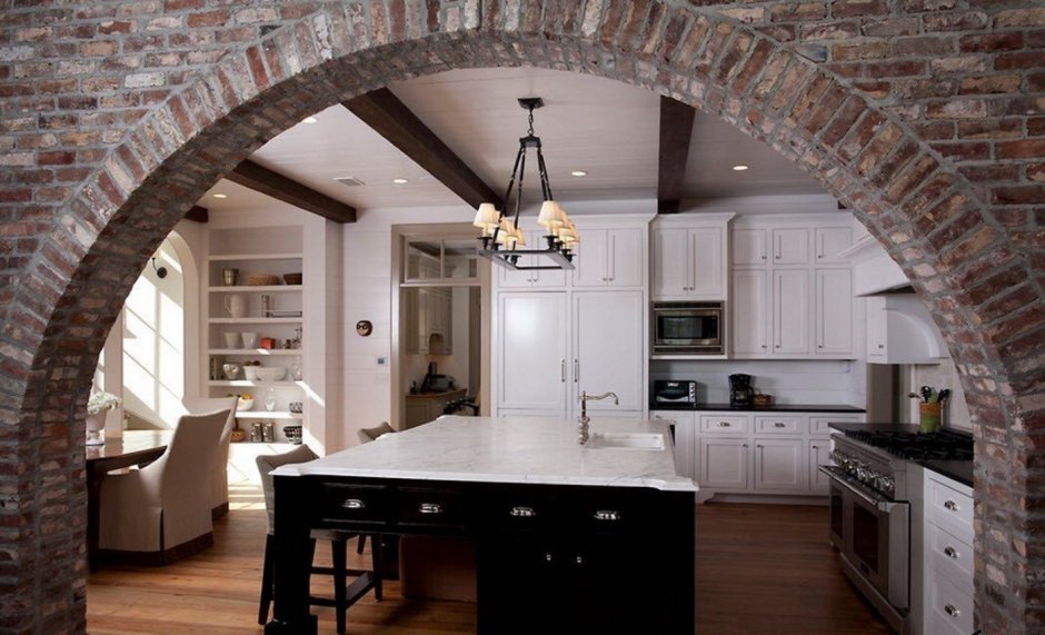 Декоративный кирпич для внутренней отделки арки в кухне фото дизайн