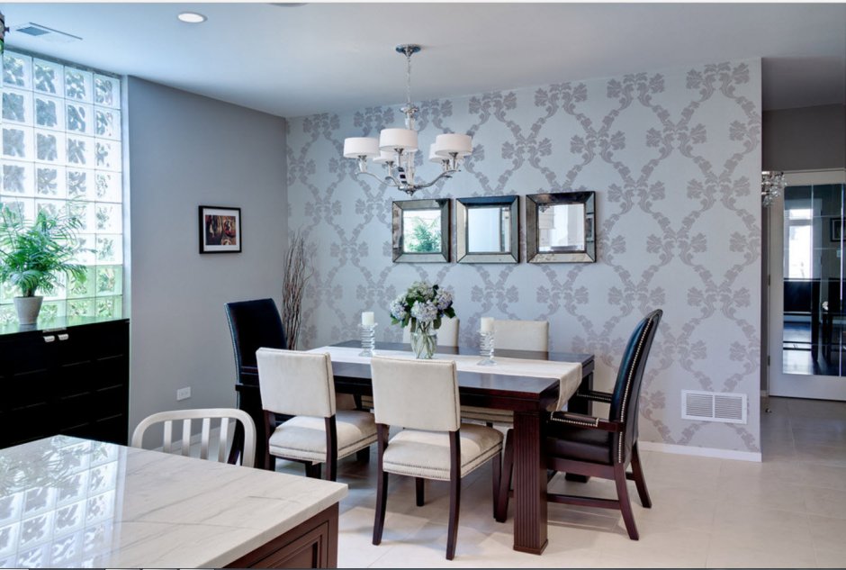 Кухня стол в бежево оранжево коричневом интерьере