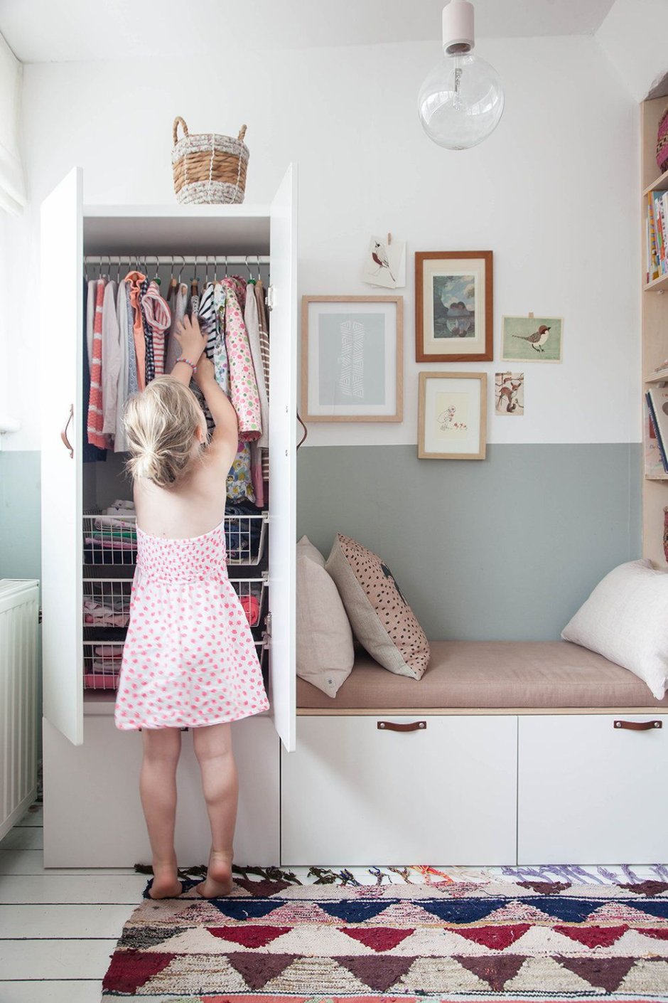 Шкаф для одежды в комнату подростка девочки