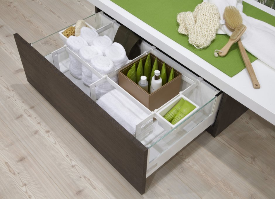 Выдвижной шкаф для ванной комнаты