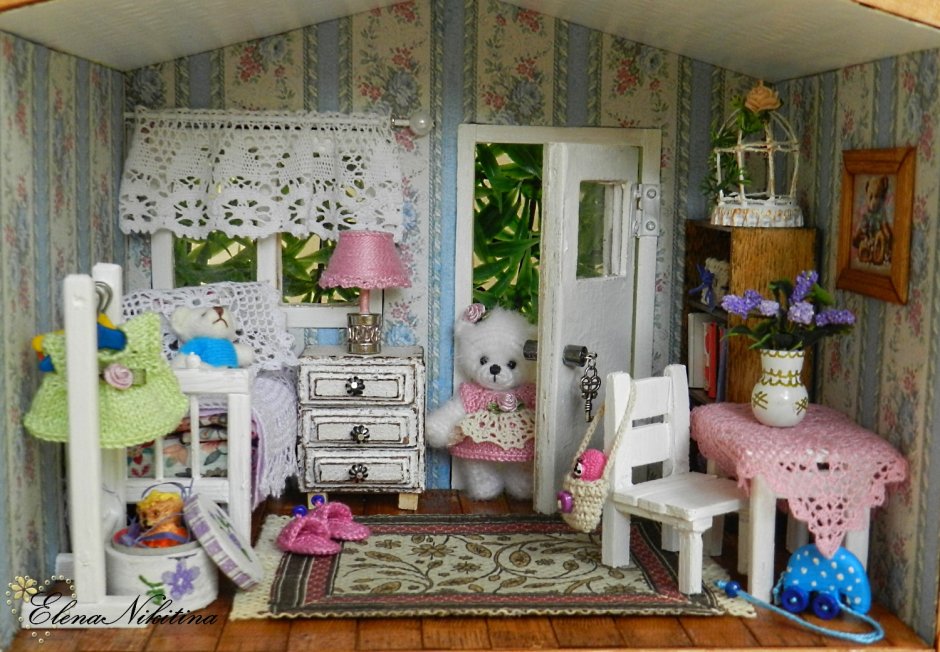 Интерьер комнаты для куклы
