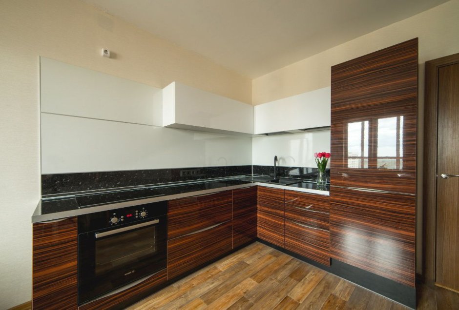 Кухня белый верх деревянный низ (66 фото)