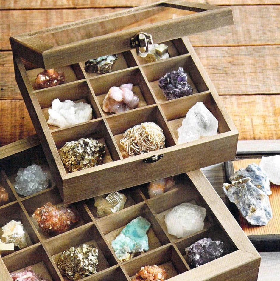 Коллекция минералов в интерьере