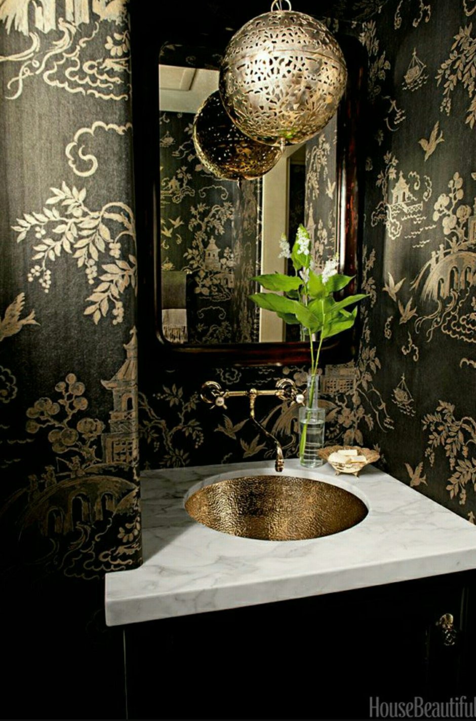 Плитка в ванную черная с золотом