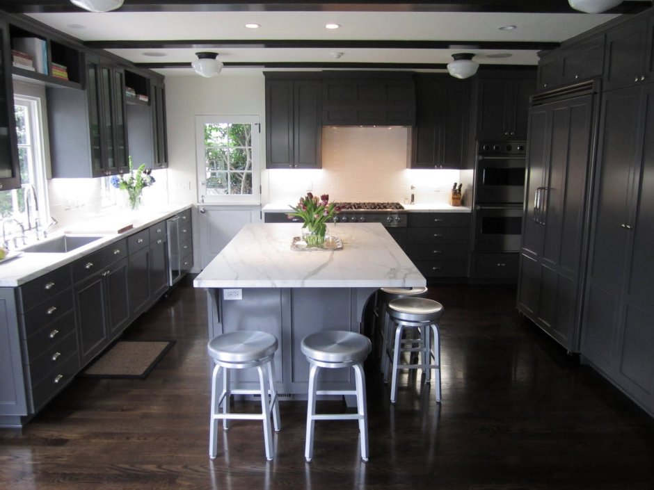 Черный пол на кухне (66 фото)