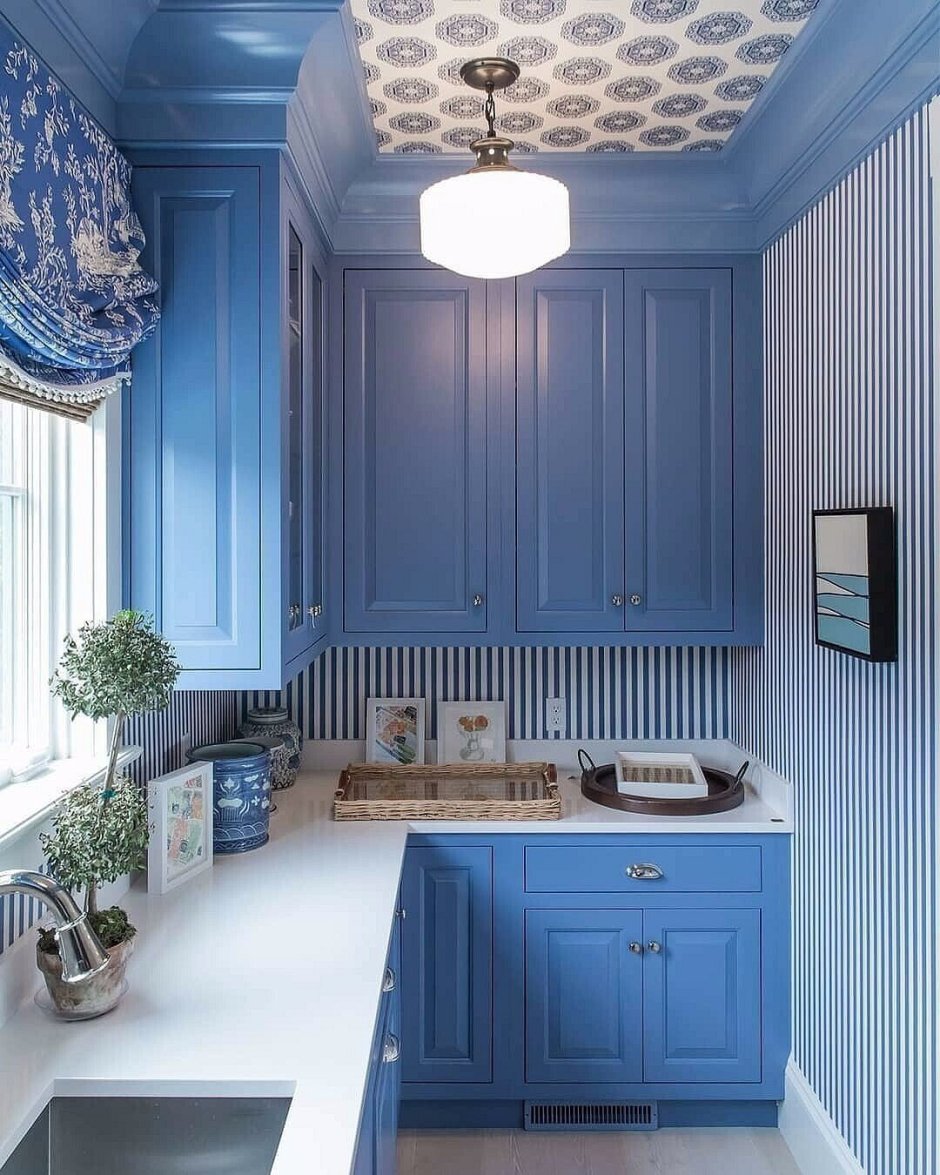 Маленькая голубая кухня (67 фото)