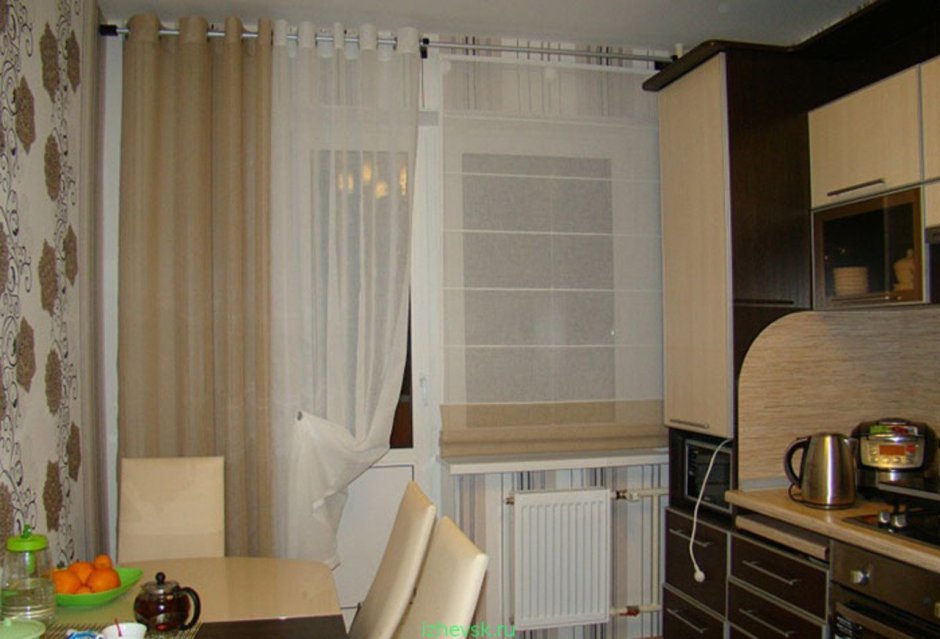Ассиметричные шторы на кухню с балконом (65 фото)