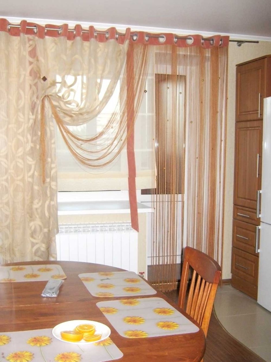 Тюль на кухню с балконом