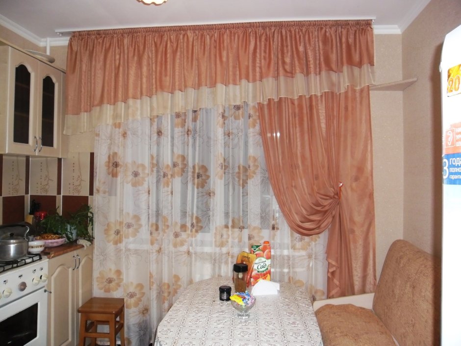 Шторы на кухню с балконом