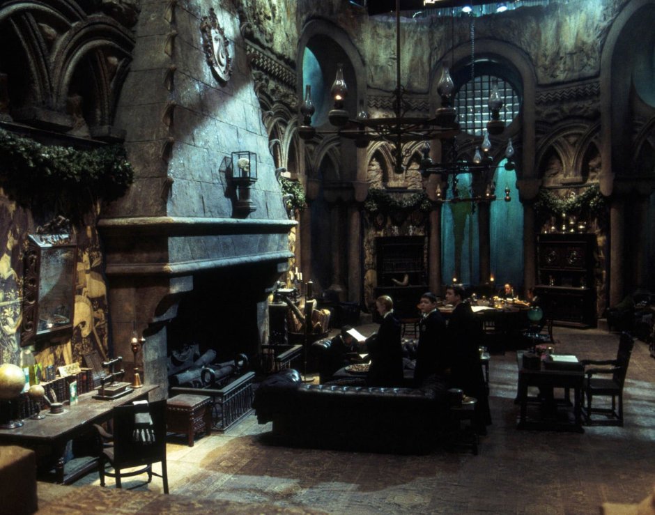 Гарри Поттер гостиная Гриффиндора спальня
