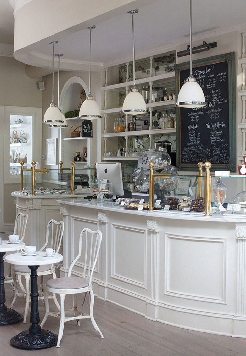 Интерьер кафе в пастельных тонах в стиле Прованс