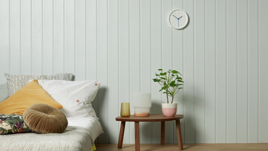 Стены в полоску в интерьере в зеленых тонах