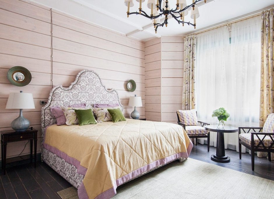 Крашеные деревянные стены