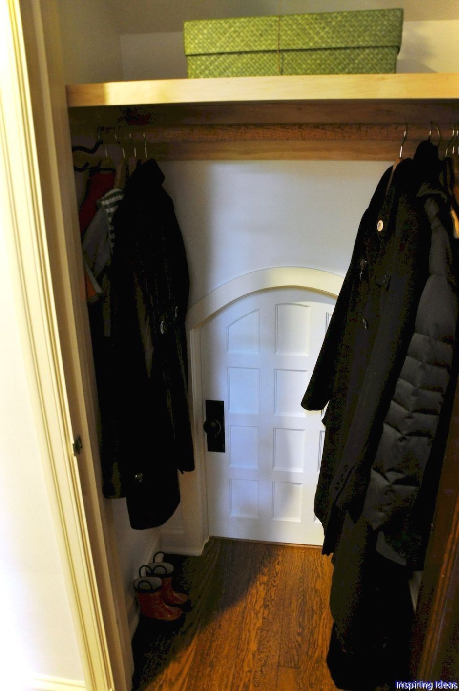 Дверь-шкаф для скрытой комнаты